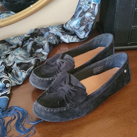 UGG SHOES SZ 7 - Picture 2 of 4